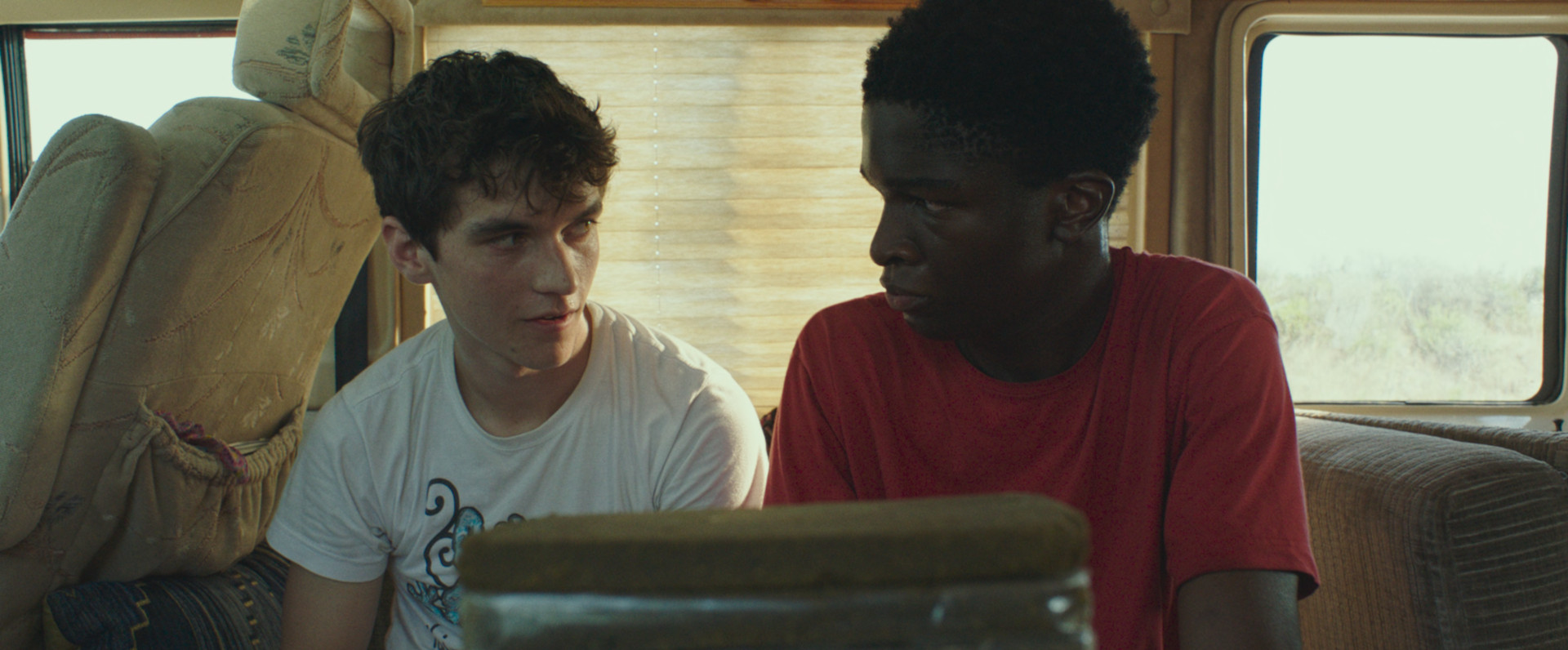 Horaires Des Séances Du Film Hit The Road A la rencontre d'eux-mêmes ! - Cinéma le Delta